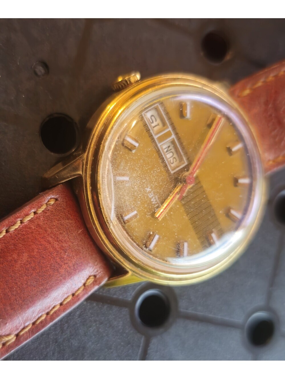 Vintg Timex Day Date Manual Wind Watch Gold Tone 1970's Works "Barcode"  READ - Picture 2 of 5